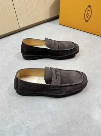 Tod's 托德斯 -高端品质 原单正装皮鞋 -鞋面：反绒小牛皮、品牌横担装饰、鞋丹外合车缝线涂边工艺 -内里：水染牛皮 -大底：超轻Tpu发泡 橡胶；双色成型 - 点击图像关闭