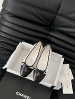 Chanel 25C新款芭蕾舞鞋！ 原版1:1复刻 经典中的经典 无论搭配裤装还是裙装都是完美 小圆头的设计很好的修饰脚型 ，小仙女们必备！ 跟高：2.5Cm