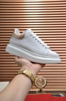 出厂 市面最高版本 Mqueen 麦昆 情侣款：女35-40，男38-44 小白鞋新款配色，官网同步发售！想不出有任何理由不收它！面料采用头层牛皮面 最新材料