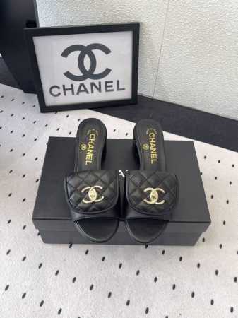 Chanel新款早春拖鞋 高版本出货 各大社交平台热门晒图 质感上脚是非常柔软舒服的 原版进口羊皮鞋面 混种羊皮垫脚 意大利真皮大底 Size：35-39 40 - 点击图像关闭