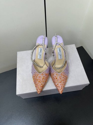 Jimmy Choo｜周仰杰新款水钻链条尖头高跟鞋单鞋 Jc家永恒经典之作 简约设计 满满的少女风 既摩登又复古的味道 非常的简连衣裙还是牛仔裤 它都能成为点睛