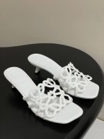 loewe 罗意威 25Ss夏季新款 镂空拖鞋 编织小猫跟高跟拖鞋 疯狂种草简约设计感觉更干净优雅 让你念念不忘 颜色也很耐看漂亮 上脚瞬间气质十足气场 简直无