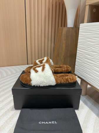 24Ss秋冬新款毛毛鞋拼色羊毛一字拖鞋 鞋面大双c 采用羊毛拼色工艺，整个鞋子毛茸茸的很舒服，上脚感更是要沦陷了超级爱！简直就是冬天里的一把 鞋面：进口羊毛 内 - 点击图像关闭