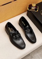 商品商标：Prada 普拉达 休闲皮鞋 正码码数: 38-44 45订制 商品材料：精选 进口头层十字纹牛皮鞋面+原版五金扣，进口水染牛皮内里。强烈立体视觉效果