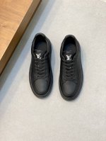L 新品男士高端休闲运动鞋，选用进口头层牛皮丝印品牌Lougou，原版超轻Tpu大底，耐磨舒适，Monogram Lougou点缀橡胶外底，透气网布内里，百搭经
