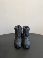 Prad* 普拉达女士徽标尼龙华达呢雪地派对金属标齿轮厚底收缩系带羽绒雪地靴女 有轻奢的内蕴品质，颜色明柔和大气，自带温暖的腔调，材穿着舒服，爱不释手 高颜值高