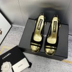 出厂价 CHANEL2024早春香奈儿 拼色后空凉鞋 7.5跟高 大爆款，每期经典款都被抢光，超级柔软，上脚无敌柔软舒适，今年衣橱的top31肯定属它了！上脚美