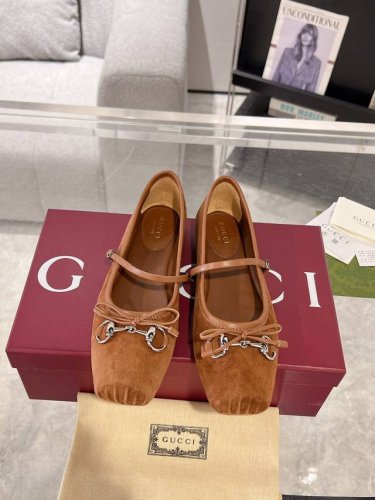 羊京面 Gucci女士马衔扣方头芭蕾舞鞋 顶级版 购买两双原版拆皮拆骨一比一还原，所有细节 材质 舒适度 全部跟原版一样了 复刻度98%。码数：35-40 40