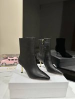 工厂直批： D*奥Christian Dior 新品中古高跟鞋 延续D家永恒经典！这款鞋低调不失华丽 性感又不显张扬 鞋型是大家都爱的秀气款 非常非常显瘦 侧面
