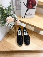 新品 Chanel香奈儿 25Ss 新款早春双C拼色 羊皮渔夫鞋 原版开发，正品工艺，手工折边后缝合，纯手工缝马克线，鞋正中间的双C Logo点缀恰到好处，简约