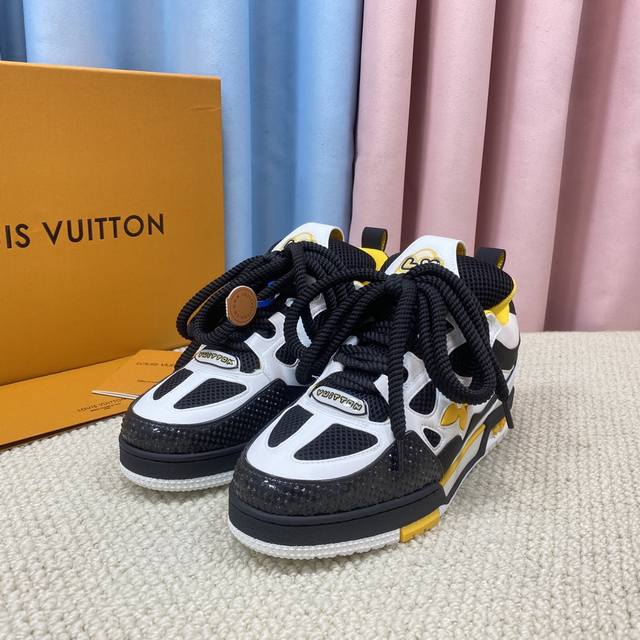 530，现货 顶级版本 面包鞋 Lv-路易-威登 Pk市场一切版本 情侣款 走秀新款 篮球板鞋 代购品质 原版1：1开发复刻！！上脚非常舒适 做工精细 鞋面由意