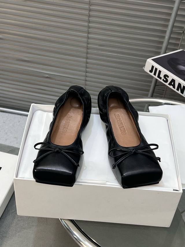 出厂P P390 Jacquemus 法国巴黎品牌新款蝴蝶结方头芭蕾舞鞋 平底单鞋 鞋面：原版牛仔面 羊皮面 大底：意大利真皮大底 码数：35-41 40 41