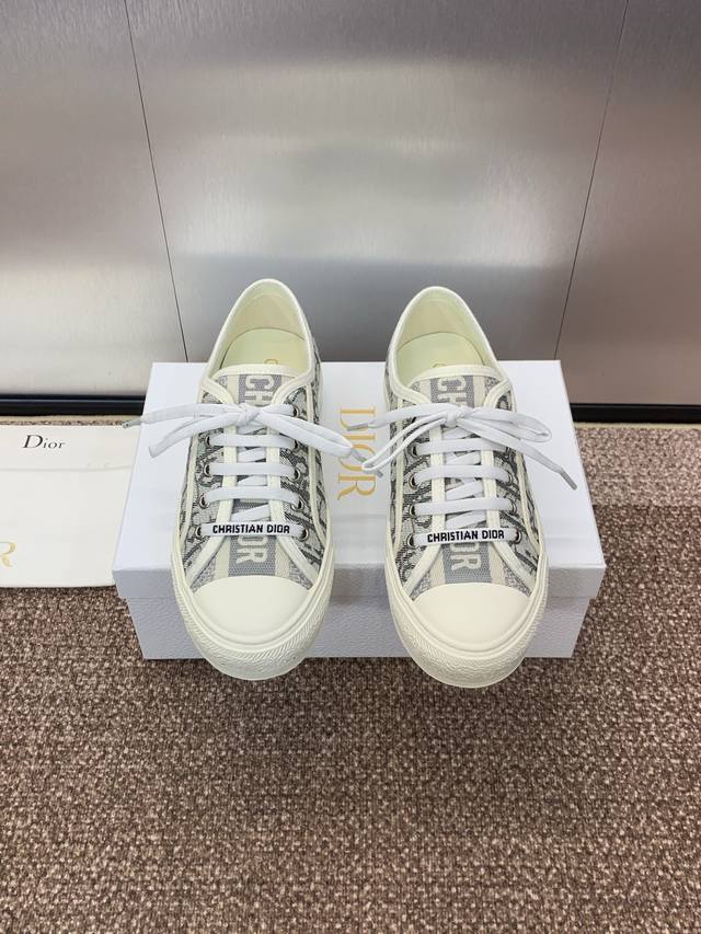 380 Dio*20Fw 春夏单品 三对原版购入接近两万Rmb开发 档口有Zp可以自己对比细节 市场顶级品质 国外专柜爆款在专柜买也要排单 大牌明星网红大咖的都