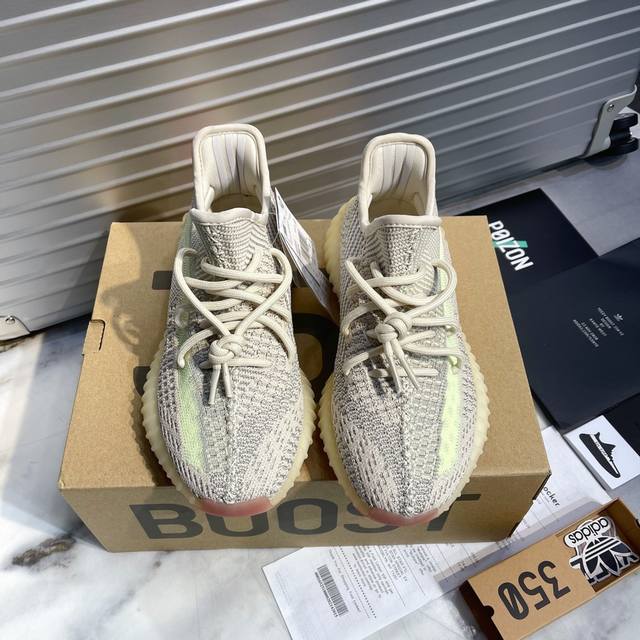 出厂340 亚麻 款号：9028 原厂级 Adidas Yeezy 350 官网同步 德国“Basf”巴斯夫原料，阿迪达斯指定“宜丰”发泡厂原底；2、阿迪达斯指