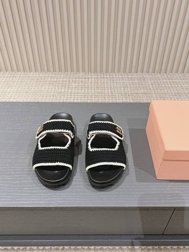 出厂380，Miu Miu 24Fw 淑女甜美的代言，洋里洋气的一款，非常的喜欢，高级感体现的淋漓尽致！简约气质款式，优雅风格，创造不一样的感觉 面料：毛线编织