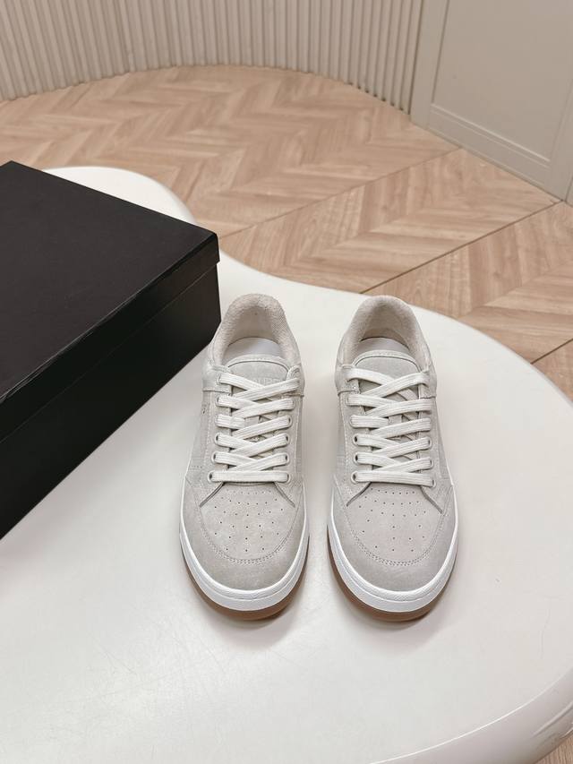 低帮羊猄面出 P350 Ysl Saint Laurent 圣罗兰 Sl61春夏最新爆款休闲系列 Sl61运动低帮休闲鞋 圣罗兰 Sl61 ，原版购入 一比一复