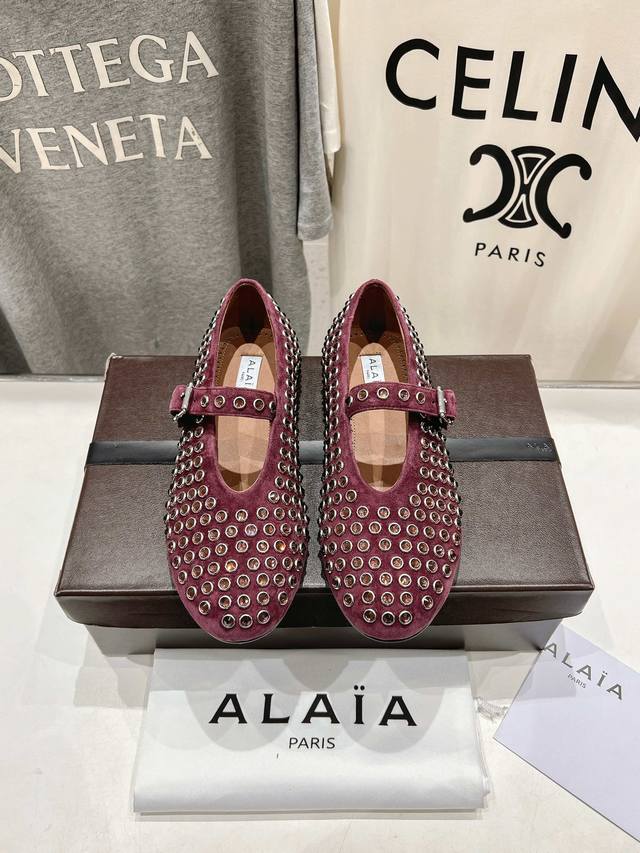 高版本出厂420 独家新品 Alaia 阿莱亚25Ss 走秀款平底芭蕾舞鞋 最近超火的一款平底鞋 章小蕙同款 甜酷芭蕾风 人气超高的一款芭蕾舞鞋，浪漫又迷人 舒