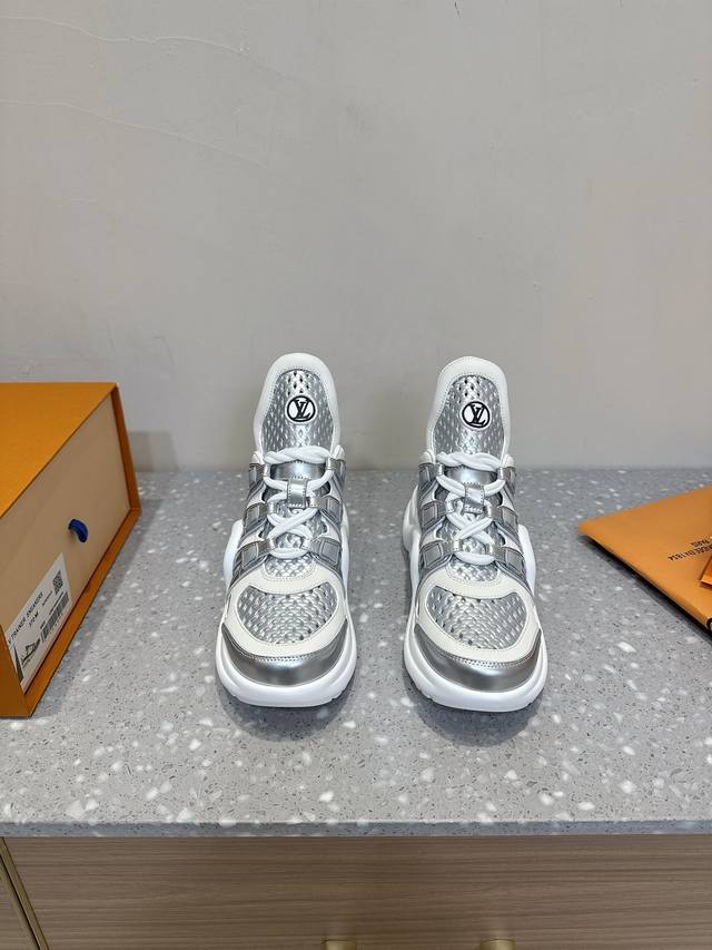 560Louis Vuitton 路易斯威登 镂空透气 老爹鞋 拱桥运动鞋 太空鞋 原版购入开发 做货 Lv Archlight 运动鞋出自 Nicolas G