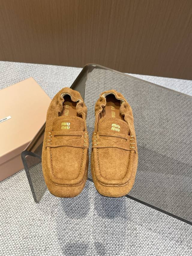 340Miu Miu缪缪 25春夏季新款 布洛克乐福鞋 芭蕾舞鞋 以芭蕾的灵动意韵融于日常. 以现代笔触刻画舞鞋经典轮廓 超软的绵羊皮质款芭蕾舞鞋 从经典日式鞋
