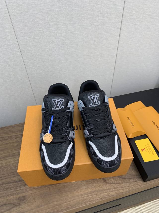 Louis*Vuitto* Lv Traine 走秀款 滑板鞋系列，厂价 P530