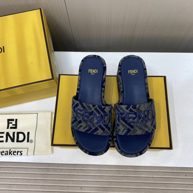 出厂价P P300 顶级版本 Fendi芬迪 新款Sunshine系列 Ff老花 坡跟 厚底 一字 凉拖鞋 原版购入开发 做货 宽带厚底凉鞋。棕色Pequin条
