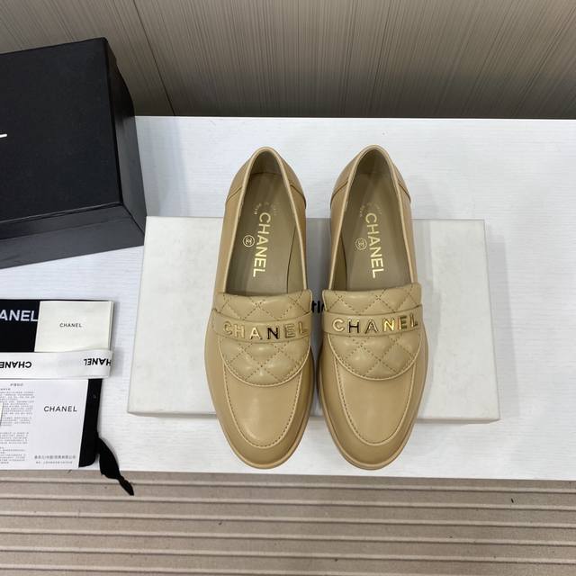 出厂价P P440 Chanel 香奈儿 25Ss秋冬新款乐福鞋 单鞋 认准我家细节实拍注意区分普通版 专柜同步！！本系列现已登陆发售！！ 简约小圆头设计 鞋型