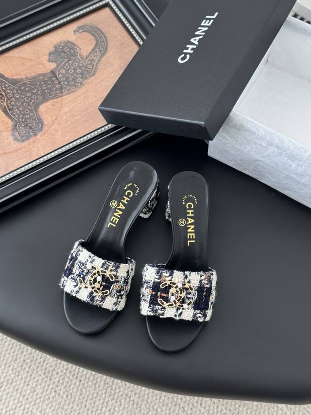 平底 P300 高跟 P310 Chanel 25K新款菱格拖鞋 春夏新款，高版本高品质。 鞋面妮布，垫脚羊皮，真皮大底！ Size:35-39 其他码数定做