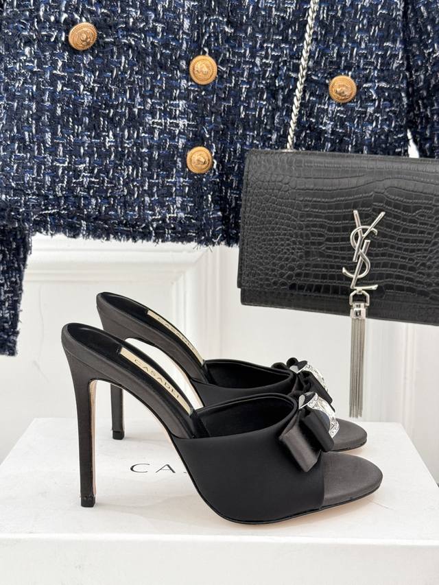 厂价 P350 Casadei 卡桑帝25Wf春夏新品 水钻蝴蝶结高跟拖鞋 哪个女人能拒绝如此美艳的高跟鞋 高跟搭配闪耀的水钻 高级又性感！ 无论日常出行还是宴
