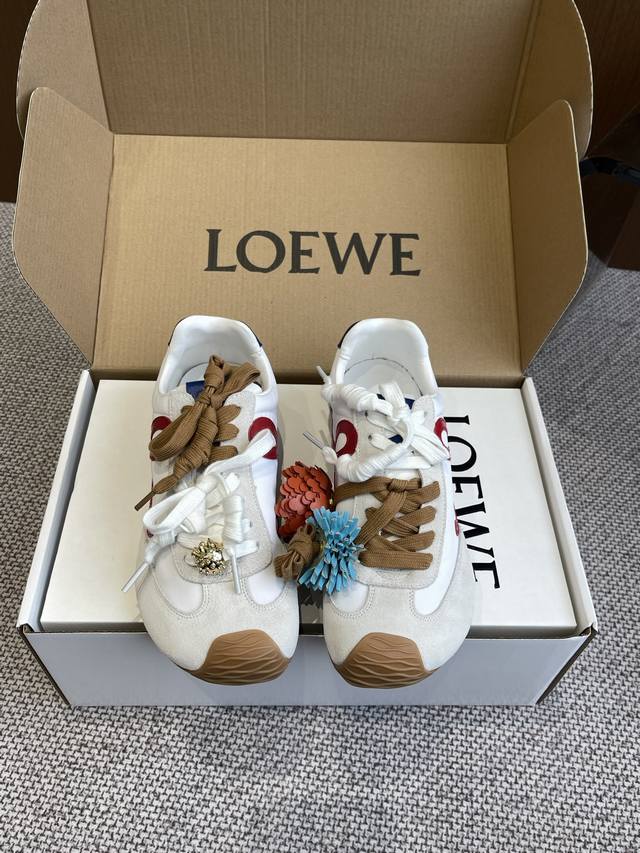 430全新原版开模配饰！Loewe 罗意威 25Ss最新走秀款 Ballet Runner 2.0情侣款 芭蕾 休闲 运动鞋 德训鞋 尼龙和牛皮革运动鞋 不对称
