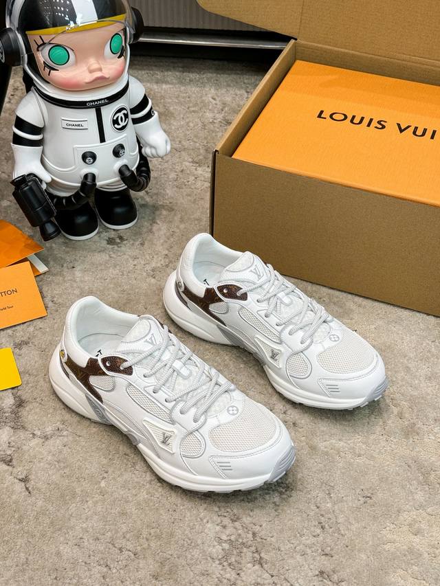 出厂价P 顶级版本：情侣款 Lv 路易威登L家 驴牌 最新Olympia系列 情侣款 银角大王 休闲 运动鞋 跑鞋 本款 Lv Olympia 运动鞋融合网格面