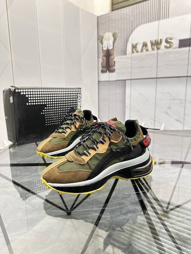 售 价: 商品商标：Dsquard D2次方* 低帮运动鞋 正码码数: 38-44 可订做45.46. 商品材料：鞋面进口牛皮拼接原版材料，透气内里，原版大底。