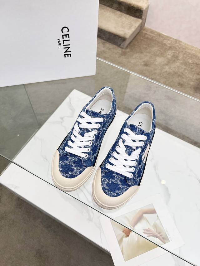 实价不让利 ！Celine 赛琳2025春夏新品Alan Triomphe系列 帆布鞋上新鞋侧面搭配品牌元素凯旋门橡胶贴饰鞋底采用波浪纹设计防滑耐磨一款时尚百搭