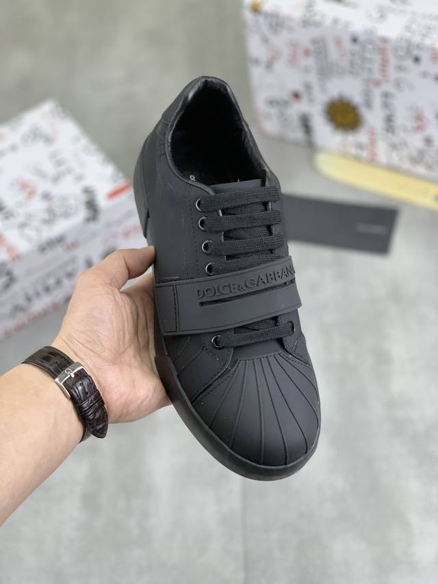 工厂P价P 实价 Dg-杜嘉班纳 最新爆款休闲鞋，鞋舌带有品牌标志性细节，进口头层荔枝纹牛皮面料，时尚百搭，可为各式造型增光添彩。塑造独具动感活力与摩登气息的精