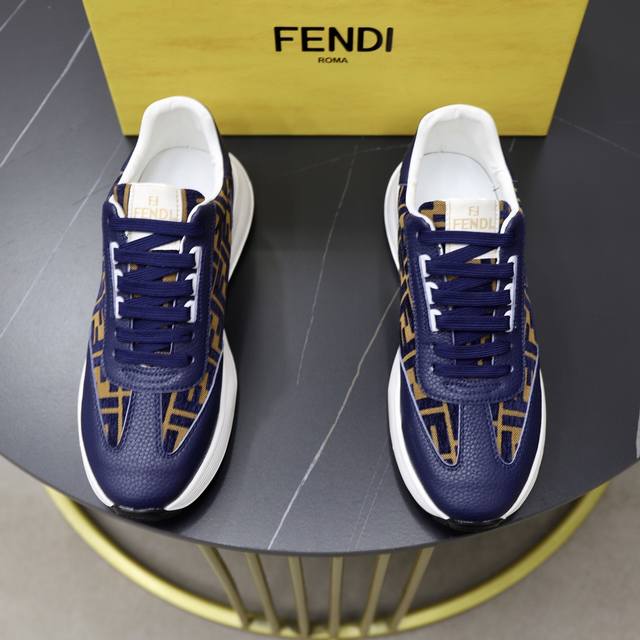 出厂价Pp： 品牌：芬迪Fendi 标准码：38-44 45订做 等级：官网同款 材料：原版皮料拼接 舒适透气内里 Q弹轻便耐磨运动大底 款式类别：男士时尚休闲