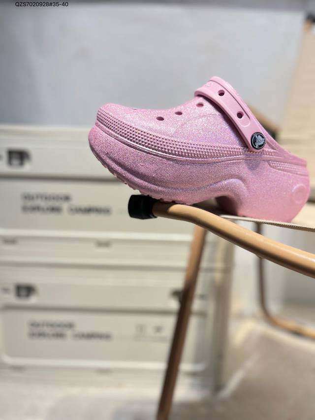 Crocs 卡骆驰 Eva 舒适轻便 洞洞鞋 凉鞋 拖鞋优肯一代 时尚撞色设计，充满活力的全新系列，同时拥有复古条纹与经典Logo标志。 可调节后跟带，放前面变