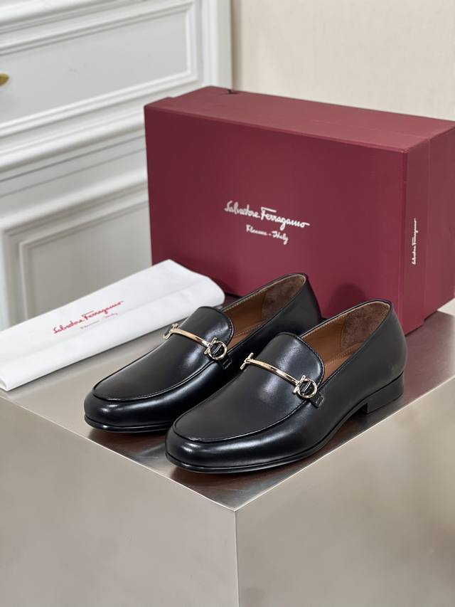 新品 Ferraga*_高端男士商务休闲皮鞋。 进口牛皮，严选用料只为打造更为舒适的穿着体验，原版鞋楦，线条修长流畅！原版牛皮进口小牛里，真皮大底！ Size：