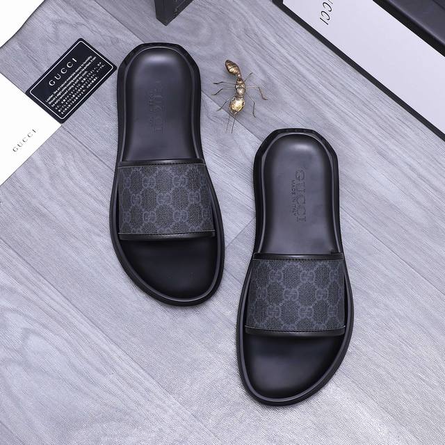 商品商标：Gucci 古驰 拖鞋 正码码数: 38-44 45.46定做不退换 商品材料：精选牛皮印花鞋面 脚背仿皮里 原版大底