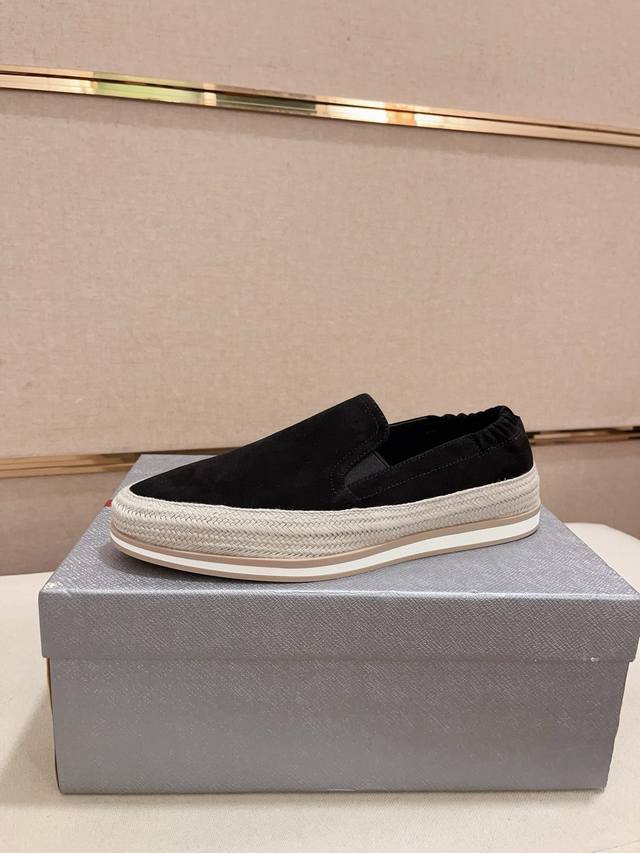 工厂P价 高版本 高品质新款Prada 普拉达 专柜同步上市， 新款男鞋、面料精选高科技滴胶工艺制作而成。内里:全牛皮内里。高端气垫开模防滑橡胶大底，精美线条、
