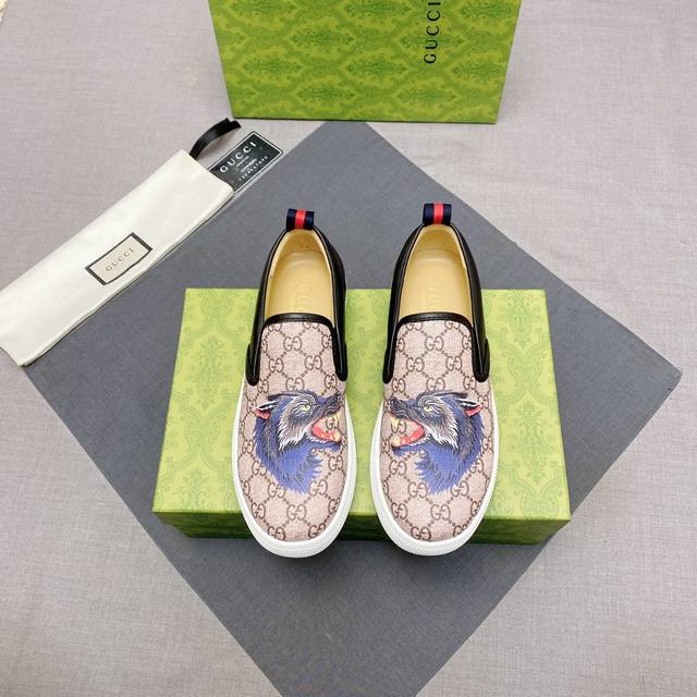 官网同步1:1复刻Gucci 顶级代购男士专柜同步发售，1:1大G字体，高端3D图案、时尚休闲，舒适透气个性，潮男首选，进口羊皮里，舒适透气，时尚潮流，潮男必备