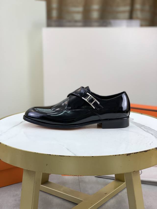 工厂P价P 原版真皮大底品牌：HermèS 爱马仕 等级：官网同款 原单品质材料：原版柔软小牛皮 水染牛皮内里 原版意大利真皮大底款式类别：男士时尚 正装休闲皮