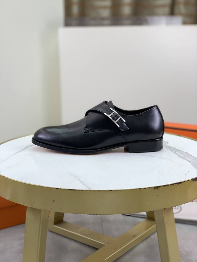 工厂P价P 原版真皮大底品牌：HermèS 爱马仕 等级：官网同款 原单品质材料：原版柔软小牛皮 水染牛皮内里 原版意大利真皮大底款式类别：男士时尚 正装休闲皮