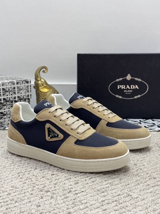 出厂价P 实价 高端精品-普拉达~男鞋官网经典最新款上市了1：1复制，香港专柜同步，走秀同台；全部采用磨砂牛皮进口柔软舒适羊皮内里、特质大底原版1:1防滑耐磨；
