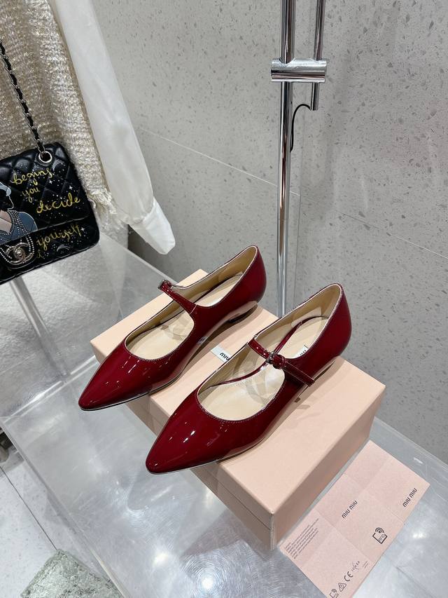 Miumiu 缪缪尖头方扣玛丽珍单鞋 这双不能错过年度最火单品 必入款 原版定制开边珠牛皮 原版定染漆皮 羊皮内里 原版真皮大底 码数 35-40 40定做不退