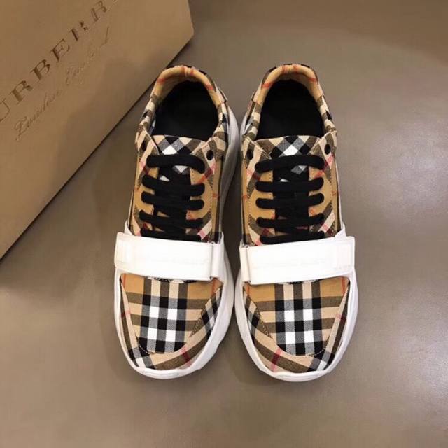 burberr* 高端精品 元 Size：38-45 巴宝莉秋冬新品，现货发售，原版1:1复刻，魔术贴经典格纹运动鞋！原版纯棉格纹布，进口Tpu橡胶大底，舒适轻