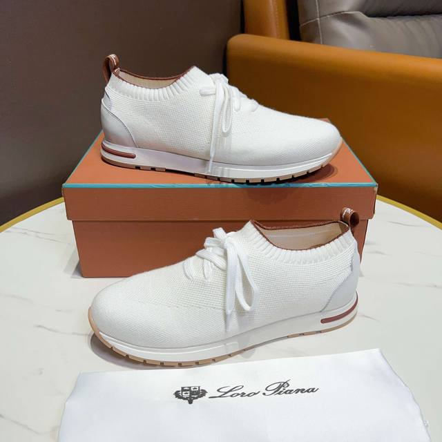loro Piana 新款莫卡辛鞋官网原版1:1开模，原单品质做工精细，高端奢华鞋面采用原版防水处理透气飞织绒面奢华皮内里橡胶耐磨防滑大底，码数38-44 45
