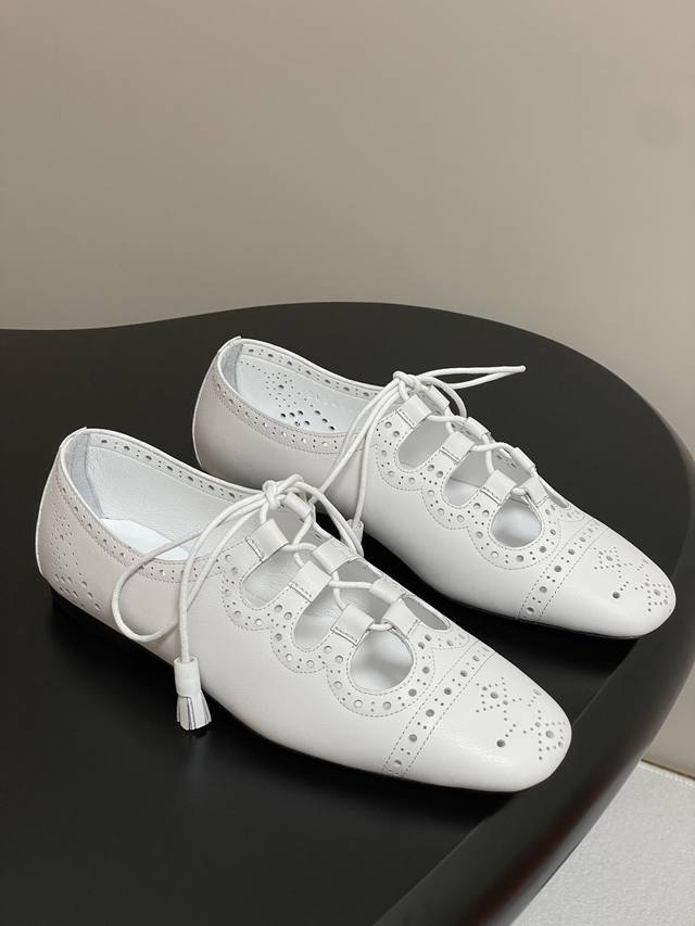 工厂P价 女装女鞋 运动原单顶级品质 Hermes 爱马仕 H家25S春夏新款Khea德比鞋 复古玛丽珍小皮鞋 镂空系带雕花冲孔平底单鞋 镂孔Nappa皮革Gh