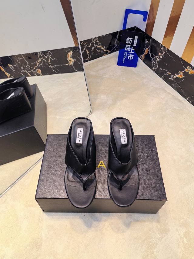 2025Alaia 新款网面夹脚拖鞋 面料:原版定制羊皮 内里:定制羊皮 垫脚:定制羊皮 大底:原版开模橡胶大底 码数:35-39 40.41.42定制不退换