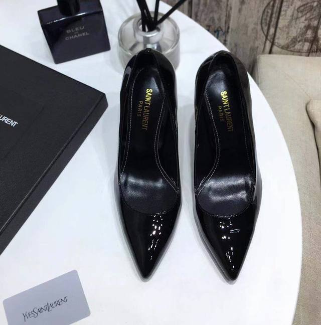p直销 女鞋 女装 Saint Laurent P直销Paris-Cassandra 圣罗兰Ysl经典款Ysl Logo跟高跟鞋圣罗兰脑洞大开的设计让人惊艳，正