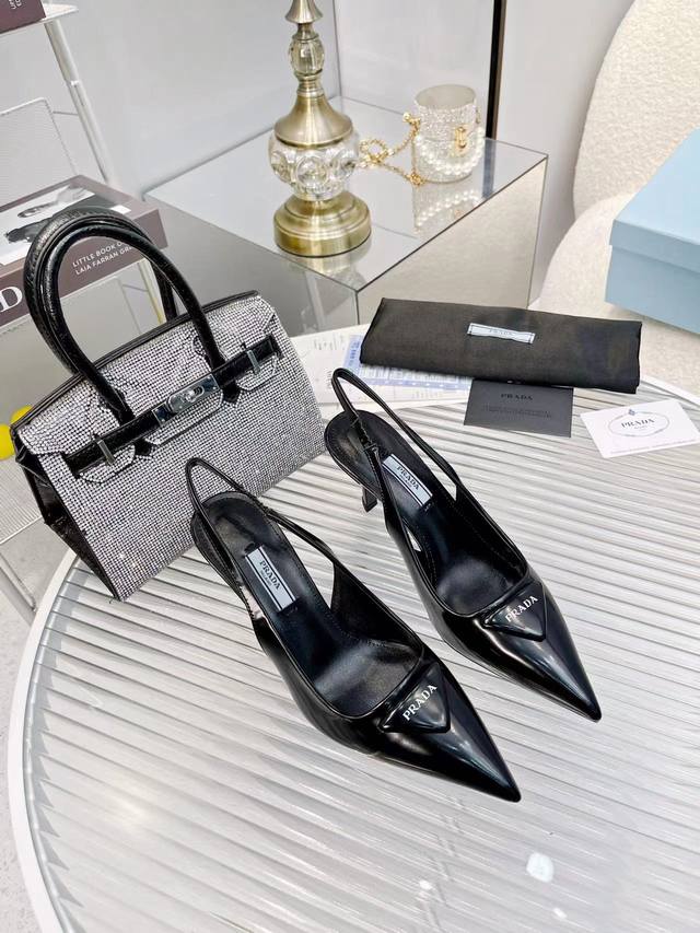 p直销 女鞋 女装 P直销Pradr 普拉达 上新出厂进口真皮底 Rad* Raf Simons X Aw 早春最新T台走秀铁头系列款 鞋面：进口开边珠牛皮 内