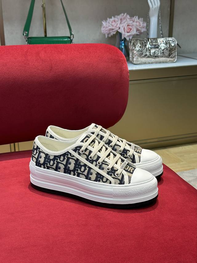 p直销 女鞋 女装 Dior迪奥 Ss23 New Arrival～ Cd家 春夏厚底刺绣布鞋 增高效果不错，真的吼吼看 鞋面精工Oblique立体刺绣，花的是